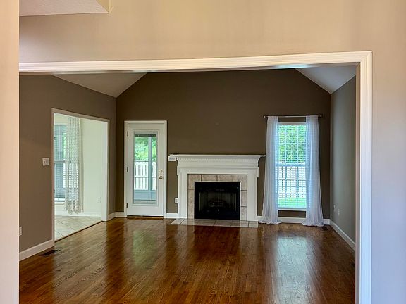 3rd image of 2381 Conners Creek Cir