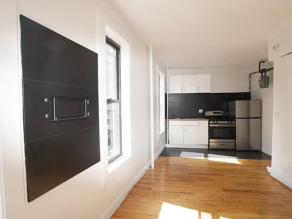 3rd image of 19 Kenmare St APT 9