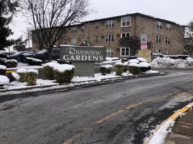 43 Riverview Ct, Secaucus, NJ