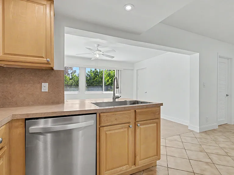 4800 NE 25th Ave N #NORTH — Photo 19