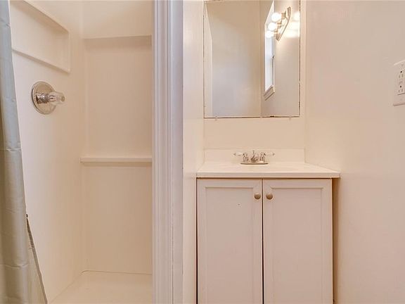 3rd image of 3049 Saint Peter St