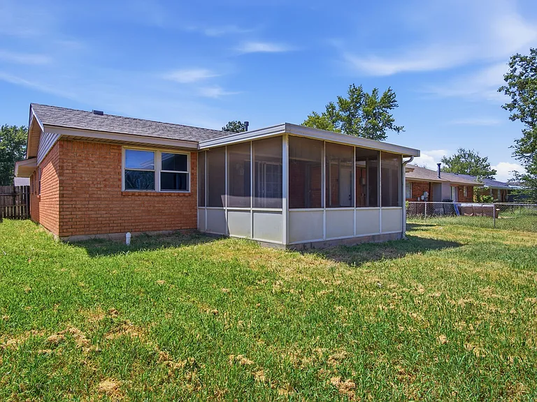 5404 S Huddleston Dr — Photo 31