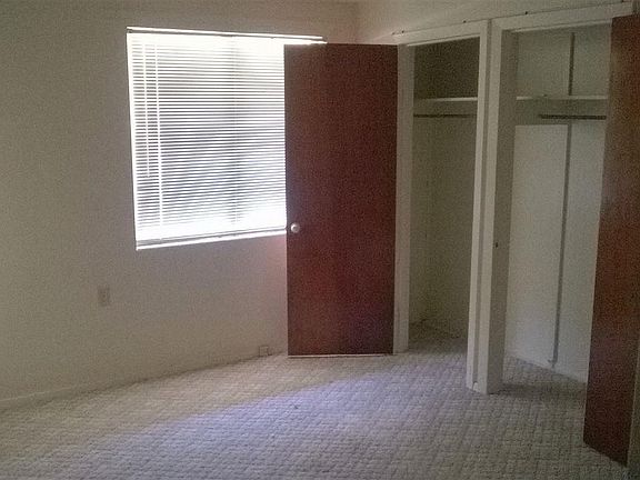 3rd image of 209 Greenridge Dr