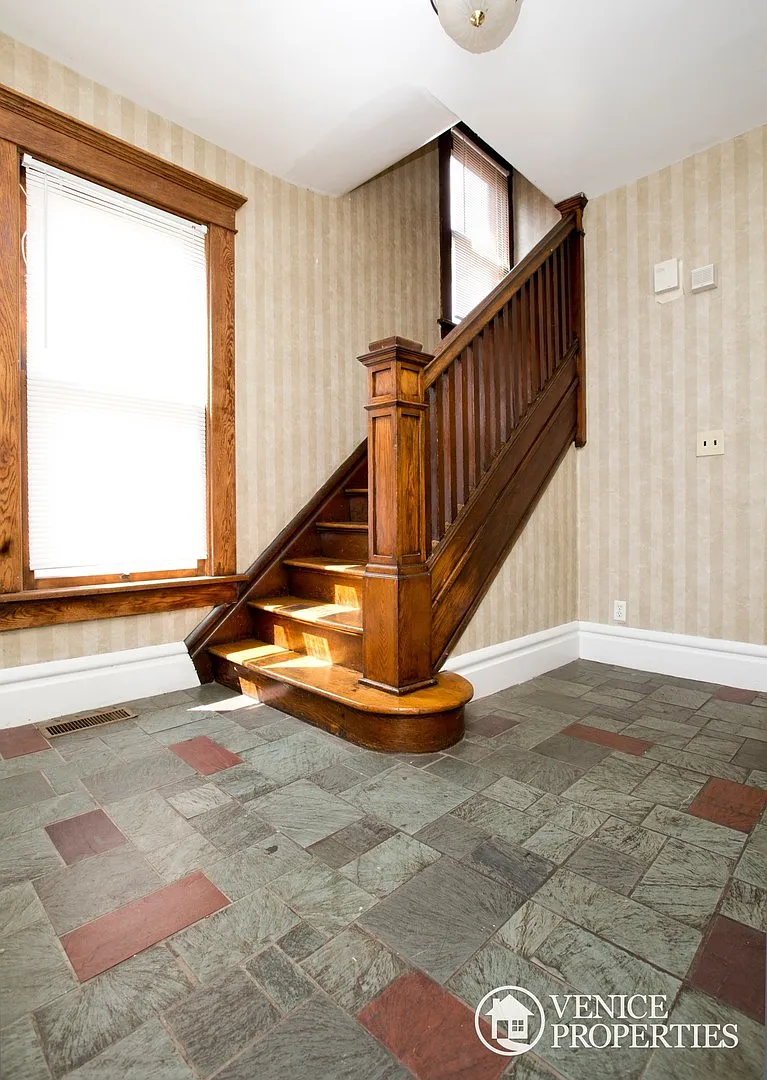 7 Bedroom on OSU Campus — Photo 1