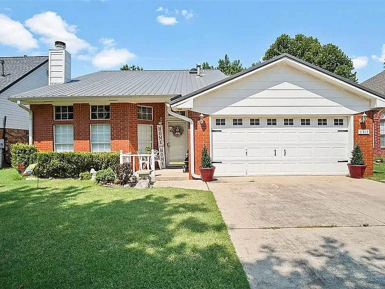 2312 Buckhorn Dr — Photo 1