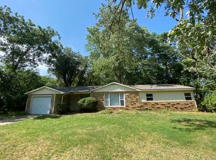 1136 S Maxwell Dr, Fayetteville, AR 72703