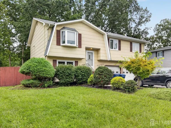 2 Jason Dr, North Brunswick, NJ 08902