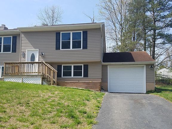 3rd image of 21963 Stoney Brook Ct