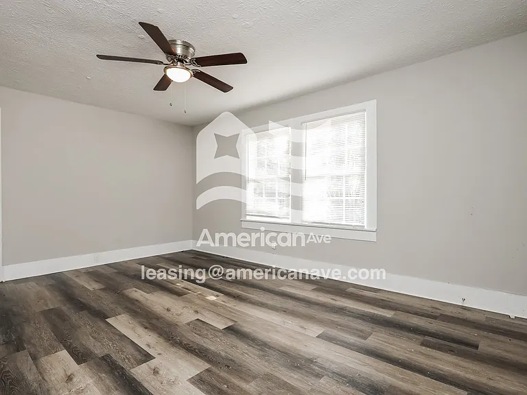 1758125_004_wm_-_living_room_13055923.jpg