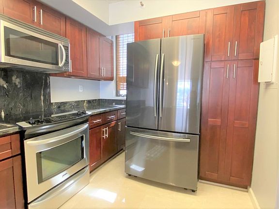 5th image of 990 Ala Nanala St APT 39A