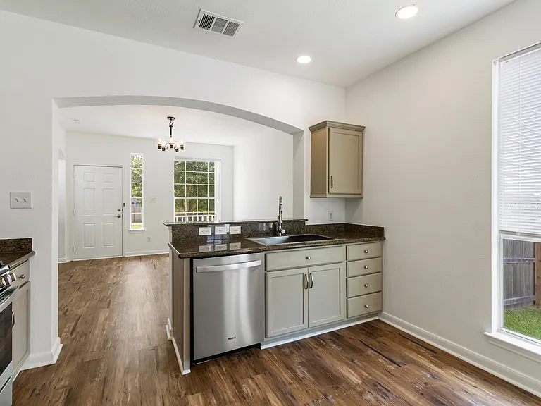 2023 Autumn Lake Dr — Photo 4