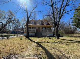 903 W Cherry St, Paris, TX 75460