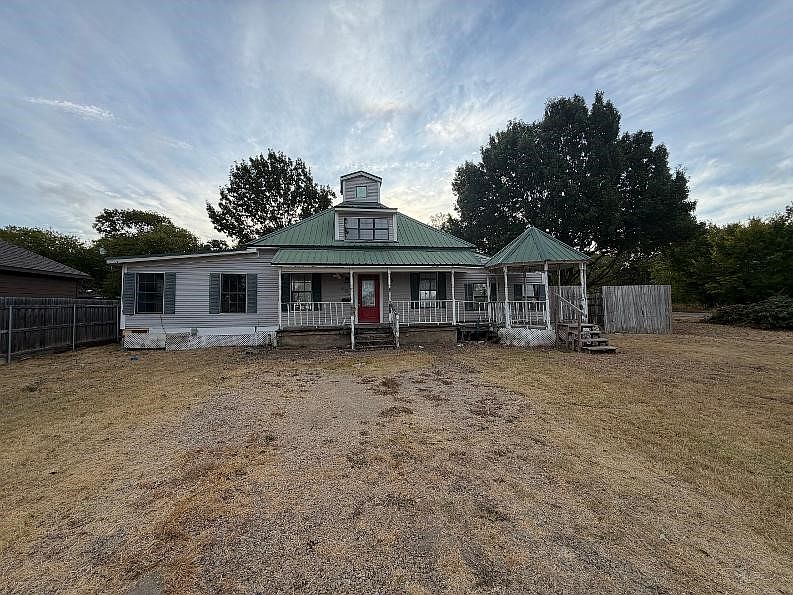 1st image of 202 Kimbell St