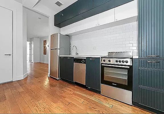 2nd image of 858 Hancock St #1B