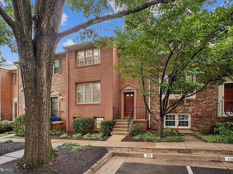 10108 Ebenshire Ct — Photo 1