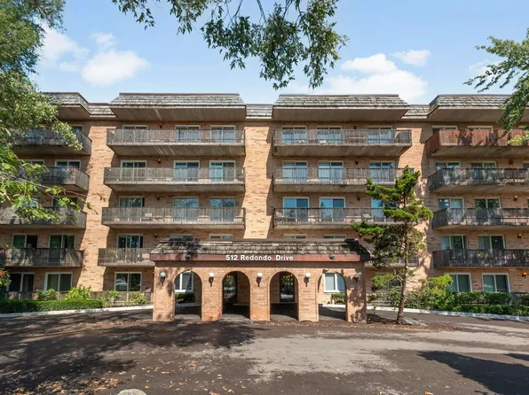 512 Redondo Dr APT 512, Downers Grove, IL 60516