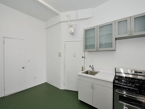 4th image of 190 6th Ave APT 6RS