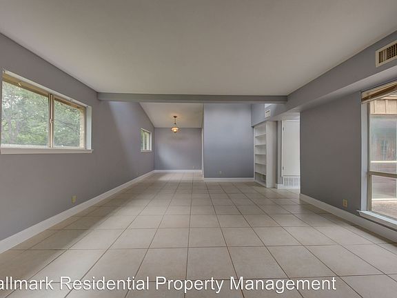 4th image of 105 Hunters Branch St