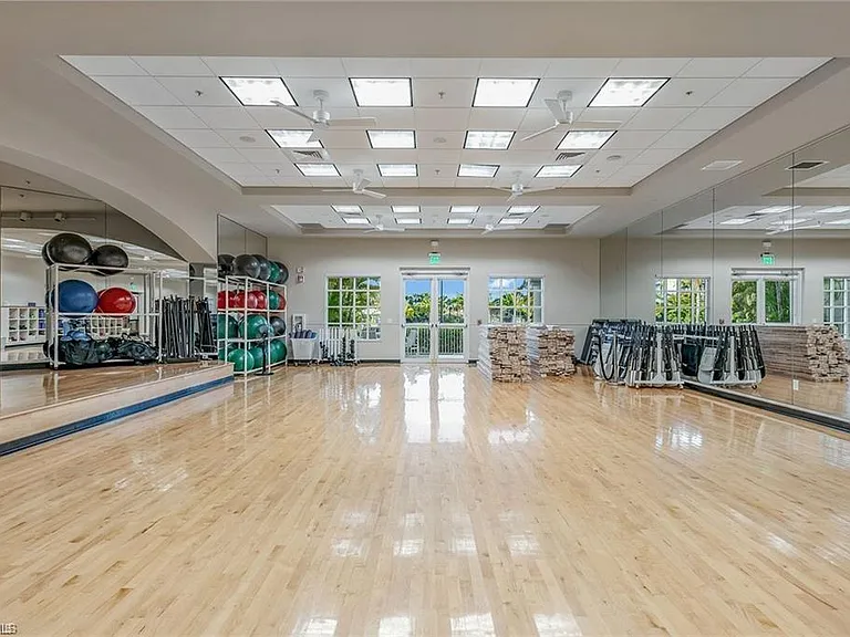 8535 Bellagio Dr — Photo 32