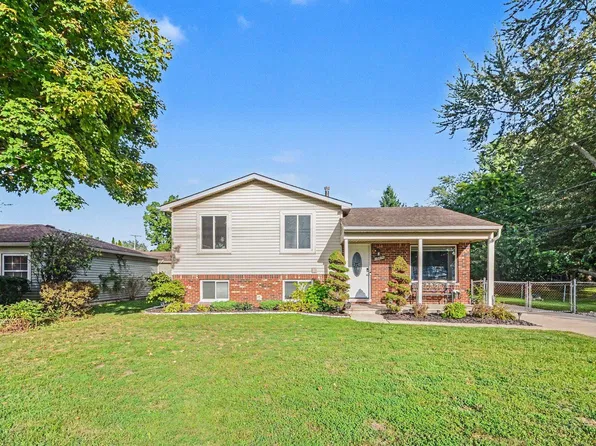 39436 Shoreline Dr, Harrison Township, MI 48045
