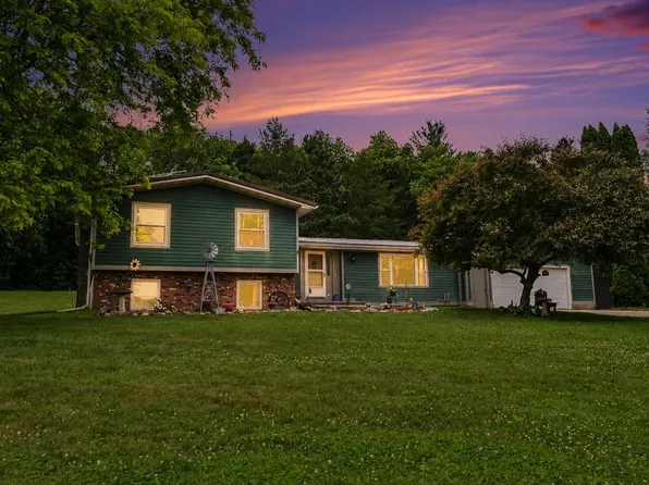 S3285 Lake Virginia Rd, Reedsburg, WI 53959