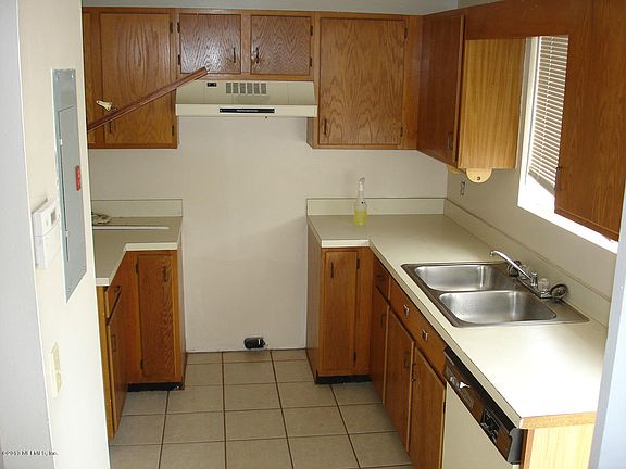 4th image of 111 E 1ST Street E #15