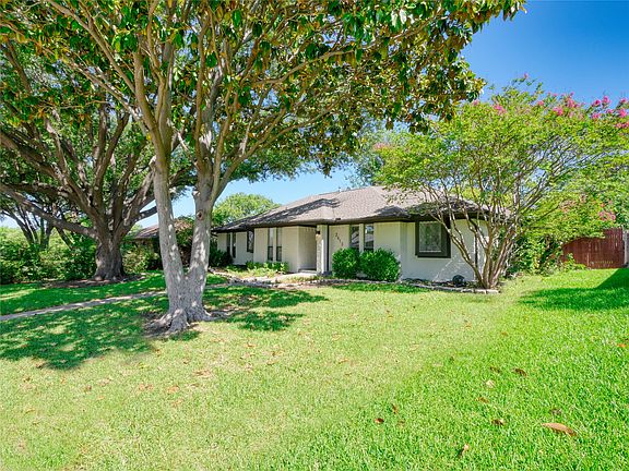 2nd image of 2613 Ramblewood Dr