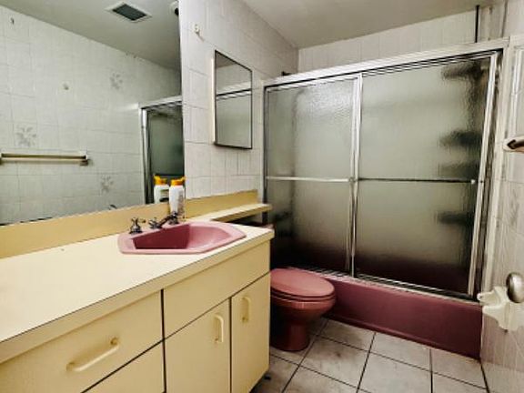 5th image of 1041 NW 32nd Pl