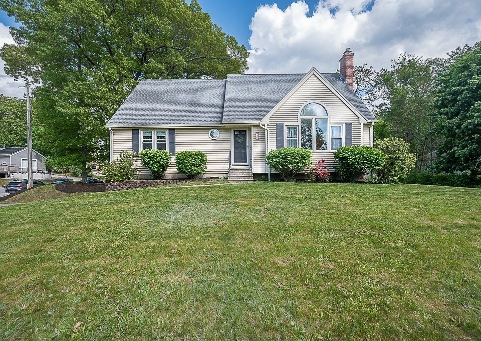 1st image of 16 Herricks Ln