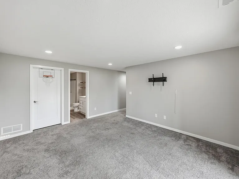959 Titan Dr — Photo 37