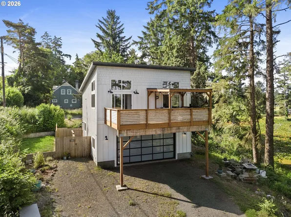 33254 Columbia Beach Ln, Warrenton, OR 97146