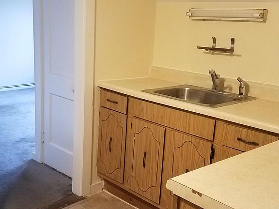 2nd image of 495 Washington St APT 3