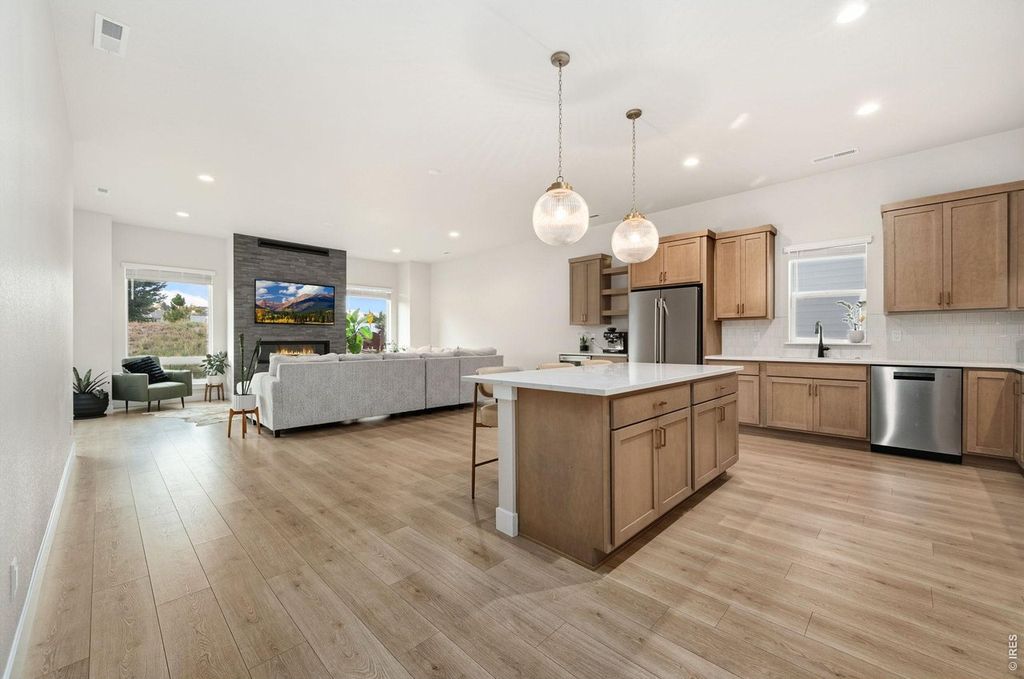 1780 Barefoot Dr
