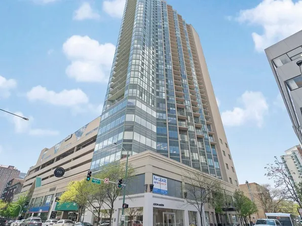 111 W Maple St, Chicago, IL