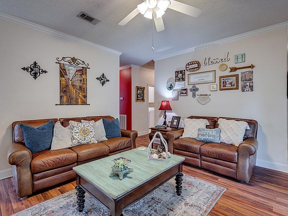 4th image of 327 Timberwood Dr