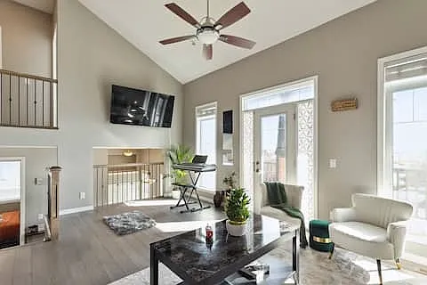 S Lakepointe Dr, Chestermere — Photo 2