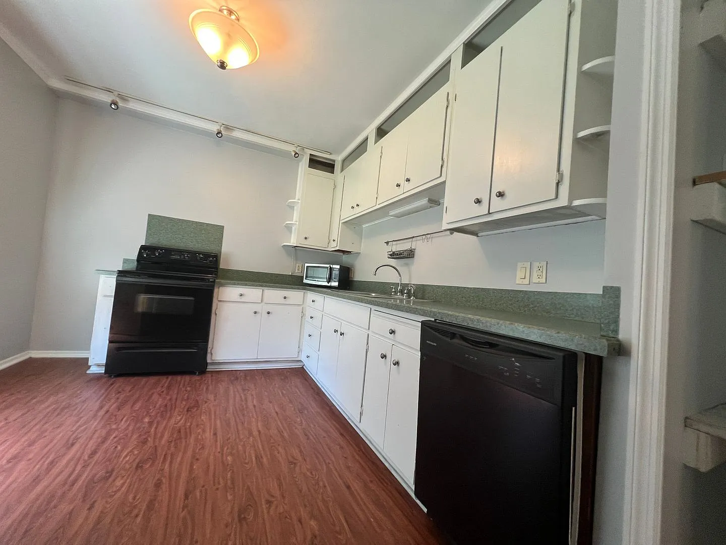 Available to show! — Photo 4