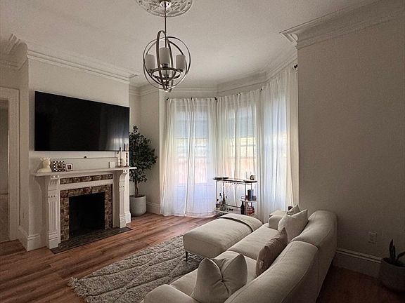 3rd image of 50 Perrin St