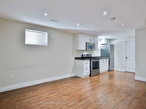 5th image of 25 Goodwood Park Cres Basement 2