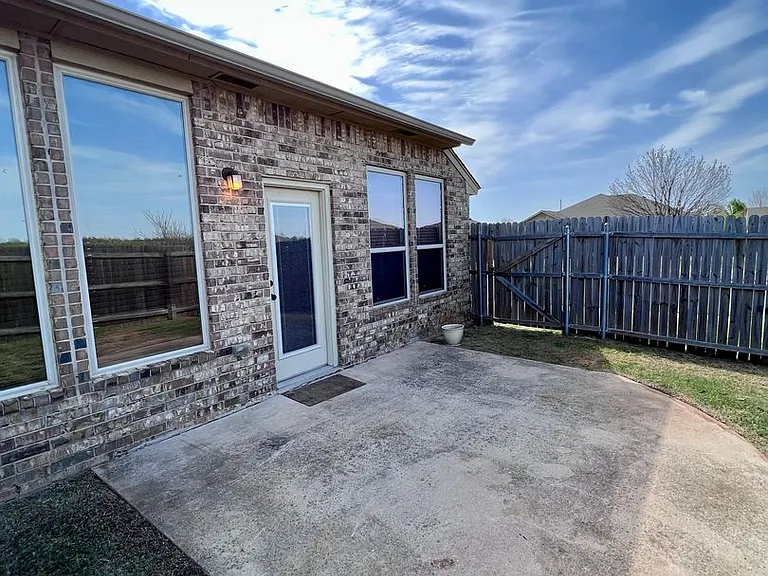 617 Applewood St — Photo 36
