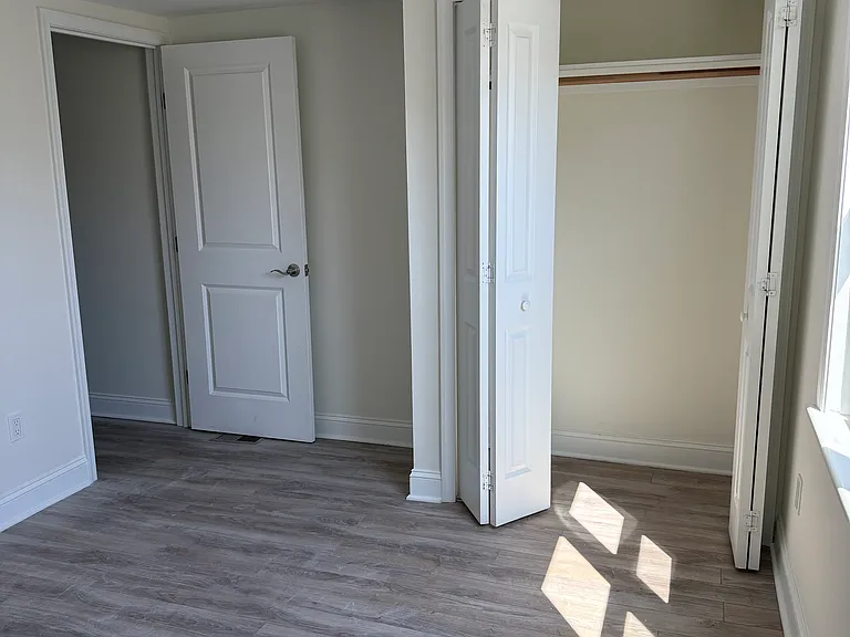 702 Sigel St — Photo 12