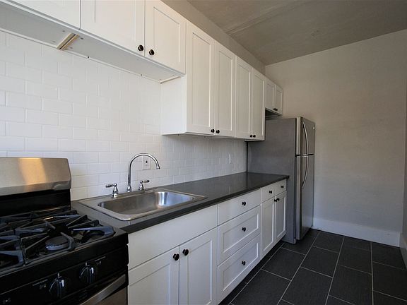 2nd image of 629 St Helens Ave APT 206