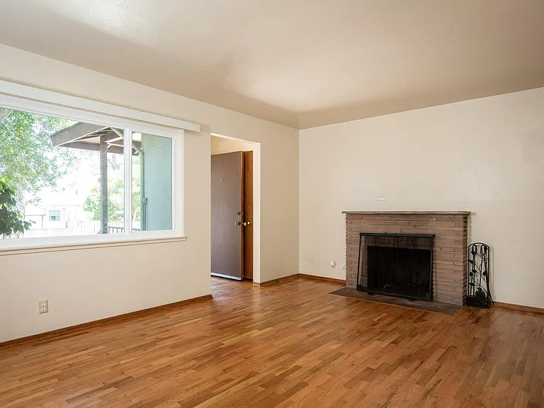 845 Terry St — Photo 5
