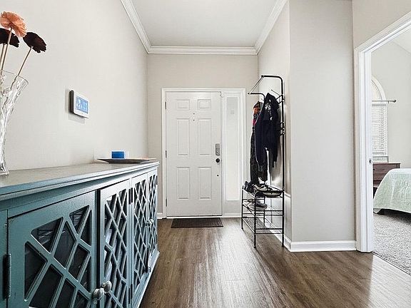 3rd image of 479 Summit Way