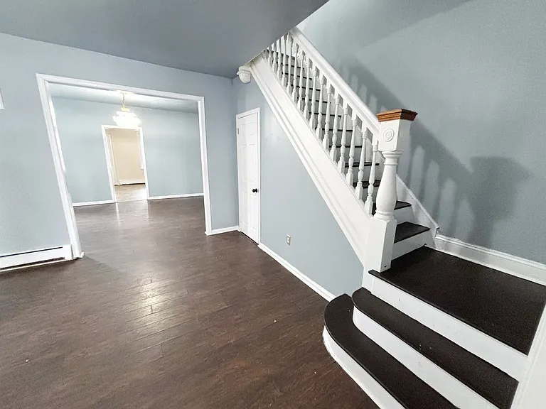 1103 W Airy St — Photo 8