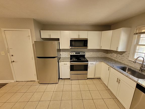 2nd image of 612 Golden St #11
