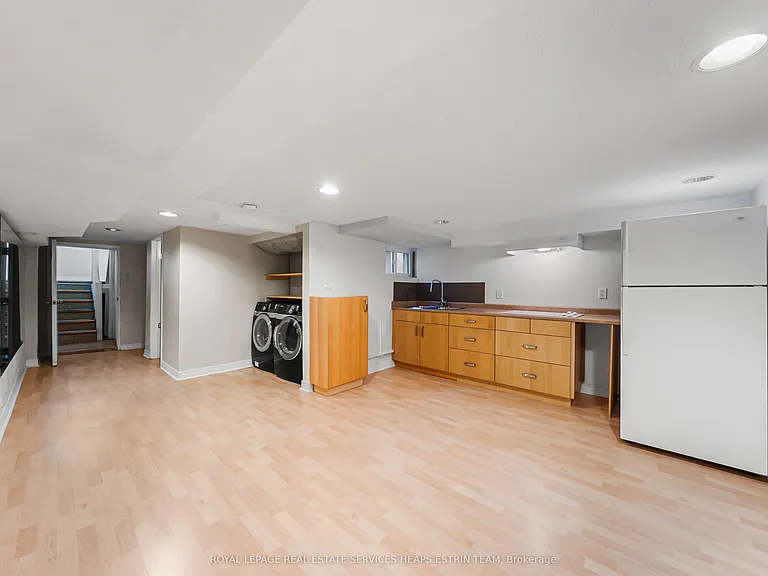 624 Pape Ave — Photo 30