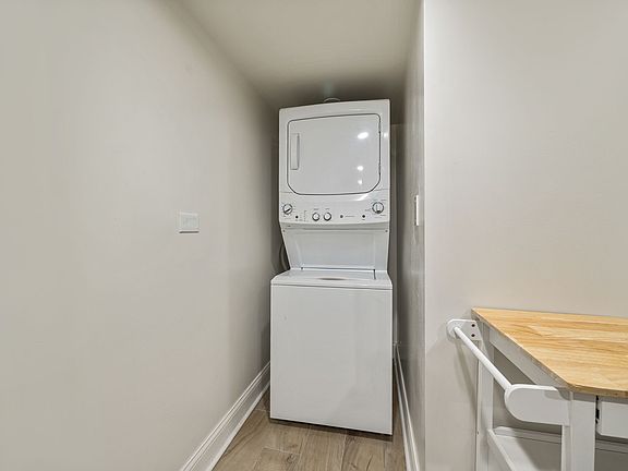 2nd image of 2146 Maple Ave APT 2