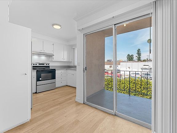 3rd image of 11661 Erwin St APT 12