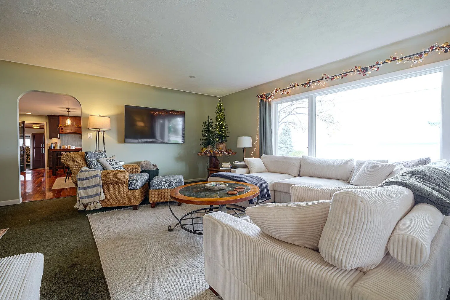 5 bed, 3.0 bath, 3896 sqft, $8,958 — Photo 3